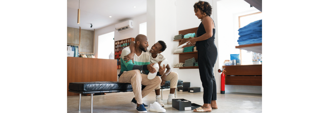 A friendly shop assistant in a physical store, helping a customer with personalised recommendations, similar to AI-powered product recommendations in eCommerce